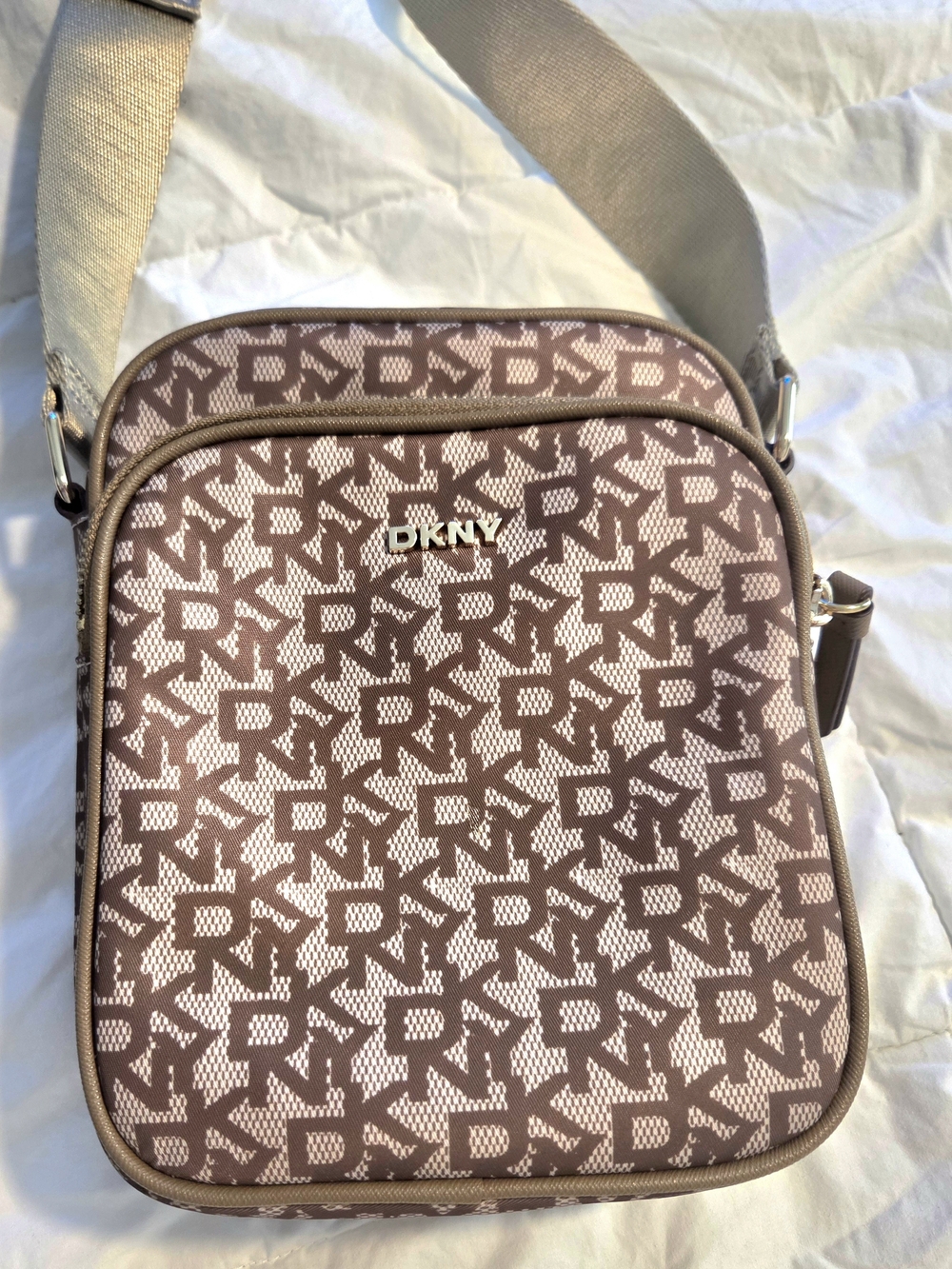 DKNY Womens Brown Taupe Monogram Crossbody Bag Gigi Flight Bag NWOT